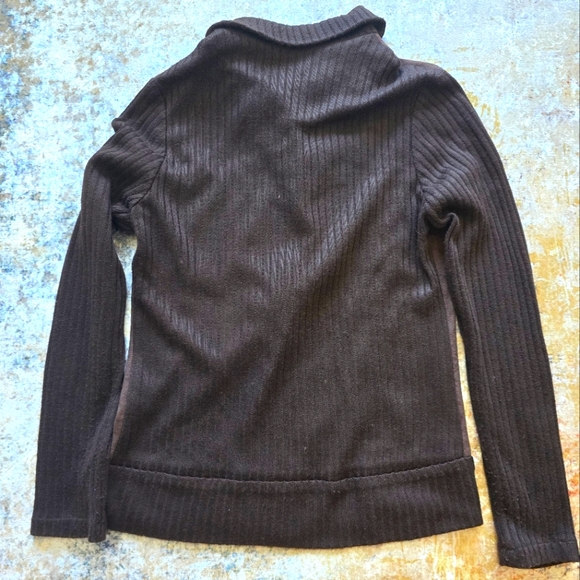 Beautiful sweater for Fall - Picture 3 of 6